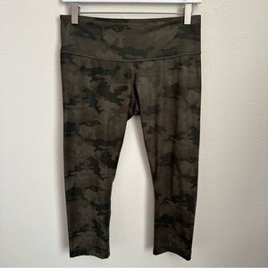 Lululemon Camo Capri Leggings Size 8